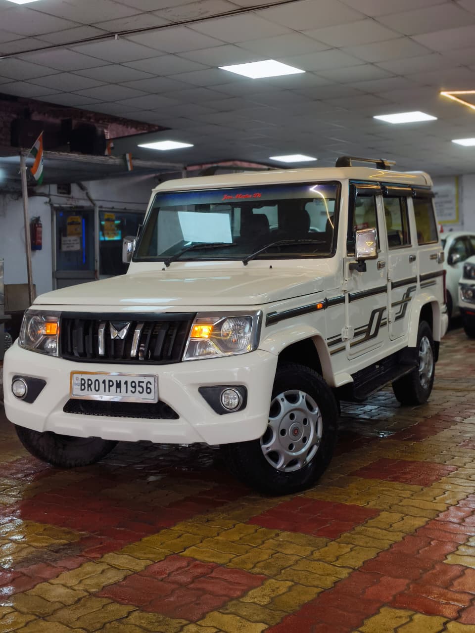 MAHINDRA BOLERO B6